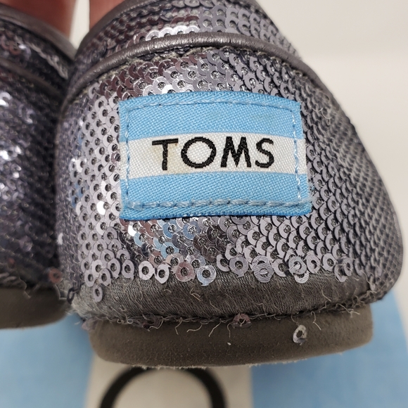 TOMS SILVER SEQUINS SLIP ON FLATS  SHOES WOMENS 7.5 BLING SPARKLE WEDDING - Picture 8 of 16